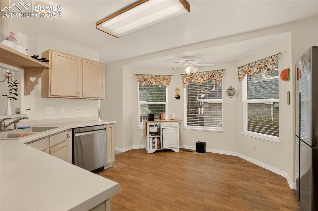 Image 13 of 33: Kitchen