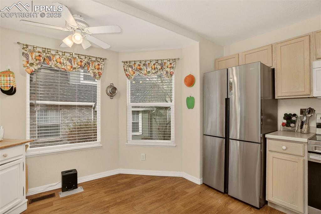 Image 16 of 33: Kitchen