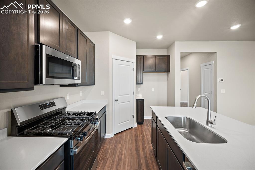 Image 16 of 36: Kitchen