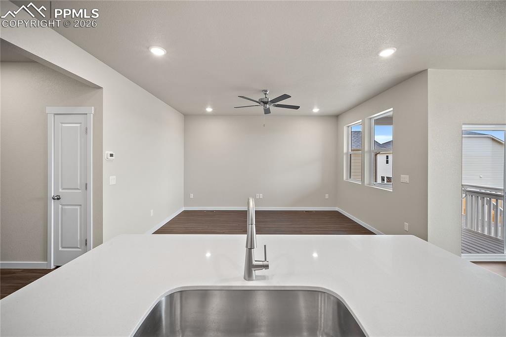 Image 17 of 36: Kitchen