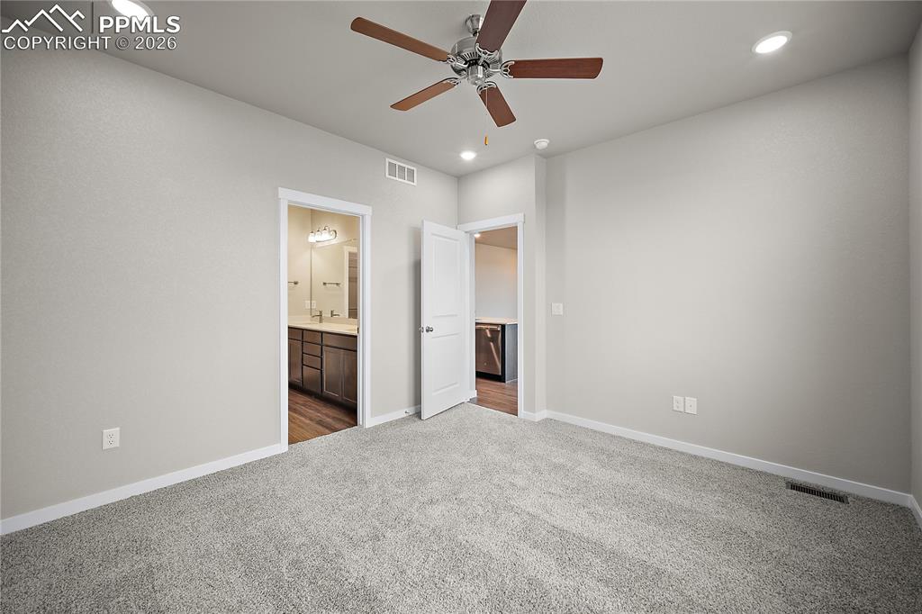 Image 19 of 36: Bedroom