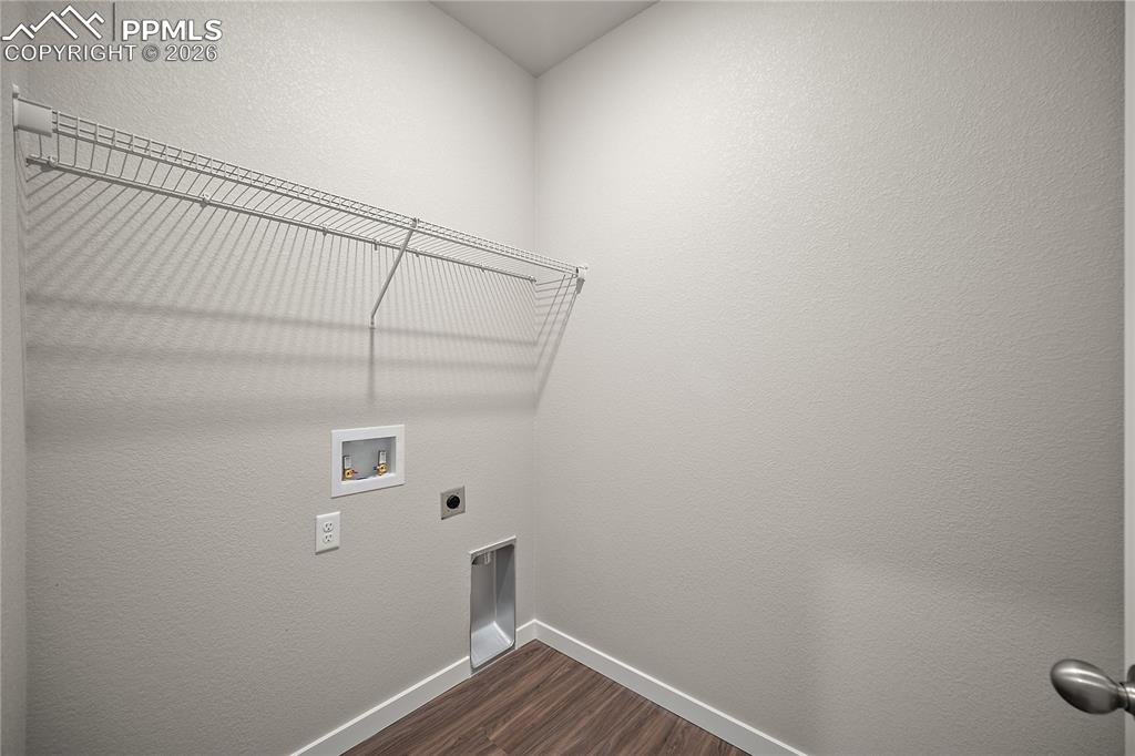 Image 24 of 36: Laundry