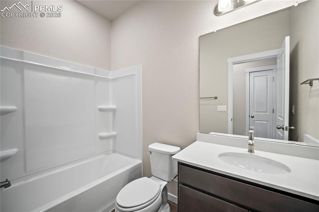 Image 7 of 36: Bathroom