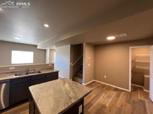 Image 10 of 29: Kitchen