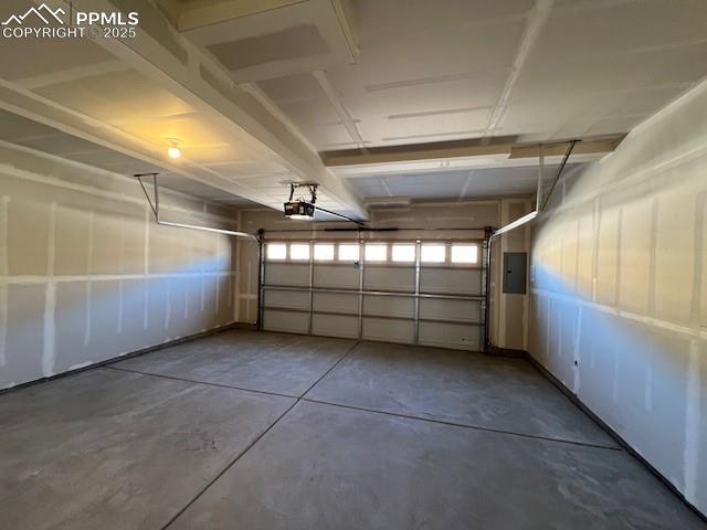 Image 11 of 29: Garage