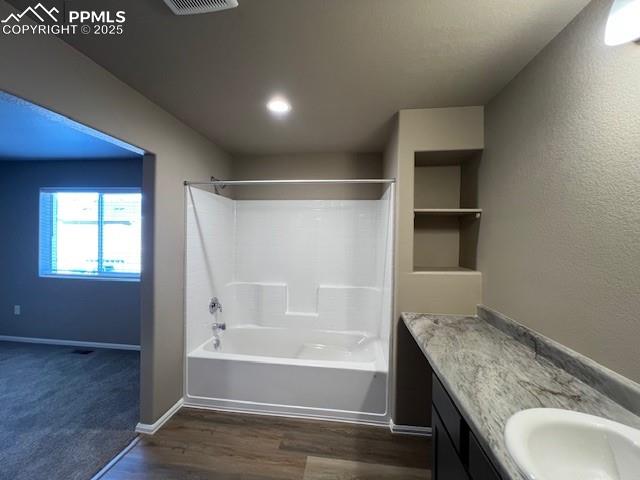 Image 19 of 29: Bathroom