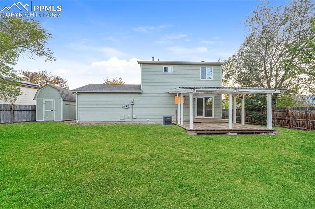 Image 19 of 22: Back of Structure