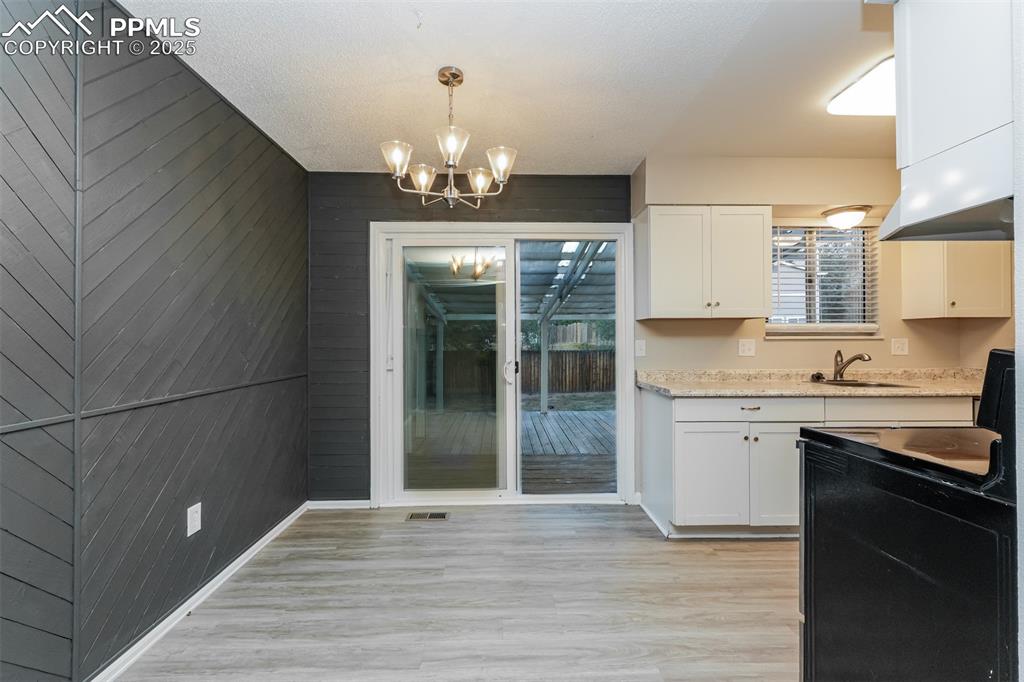 Image 6 of 22: Kitchen