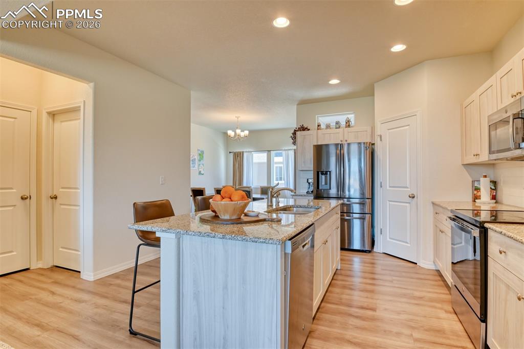 Image 18 of 45: Kitchen