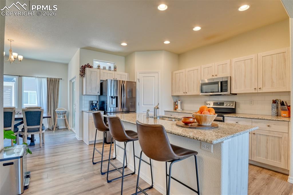 Image 19 of 45: Kitchen