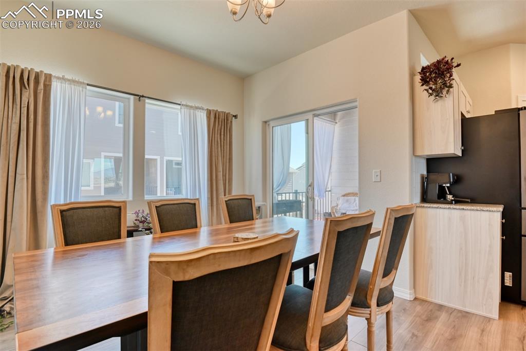 Image 20 of 45: Dining Area