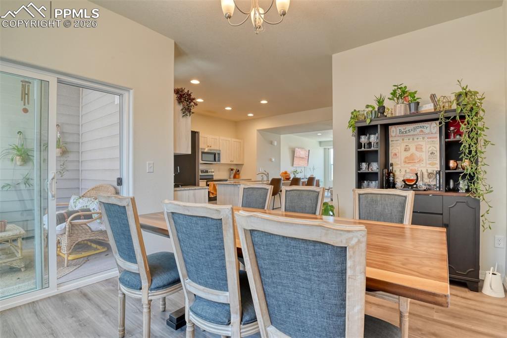 Image 22 of 45: Dining Area