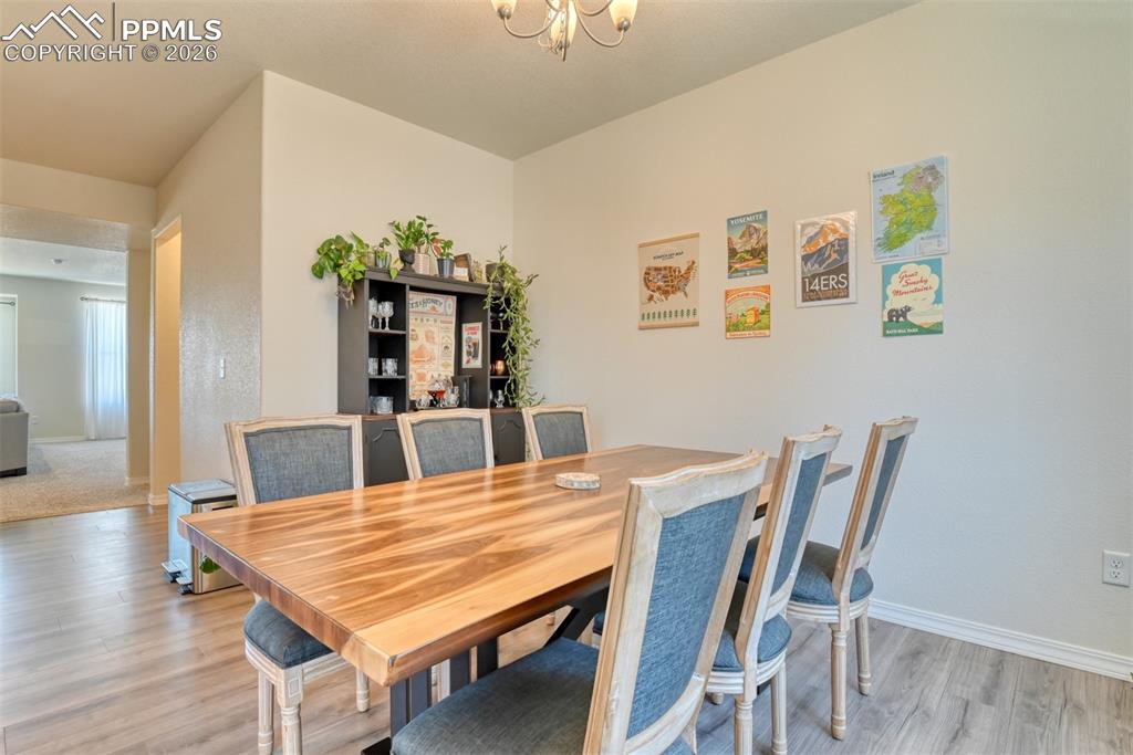 Image 23 of 45: Dining Area