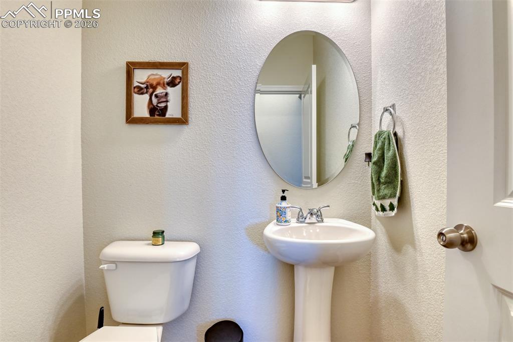 Image 24 of 45: Bathroom