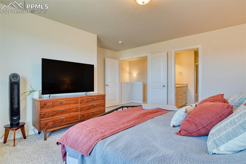 Image 28 of 45: Bedroom