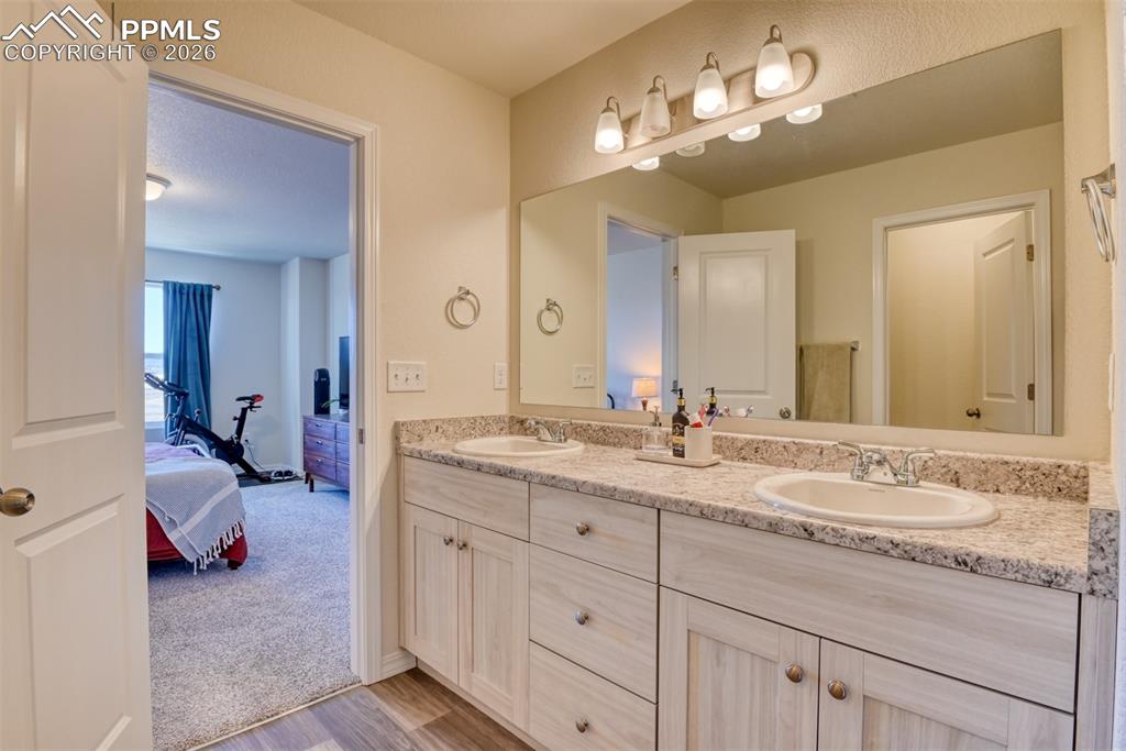 Image 29 of 45: Bathroom