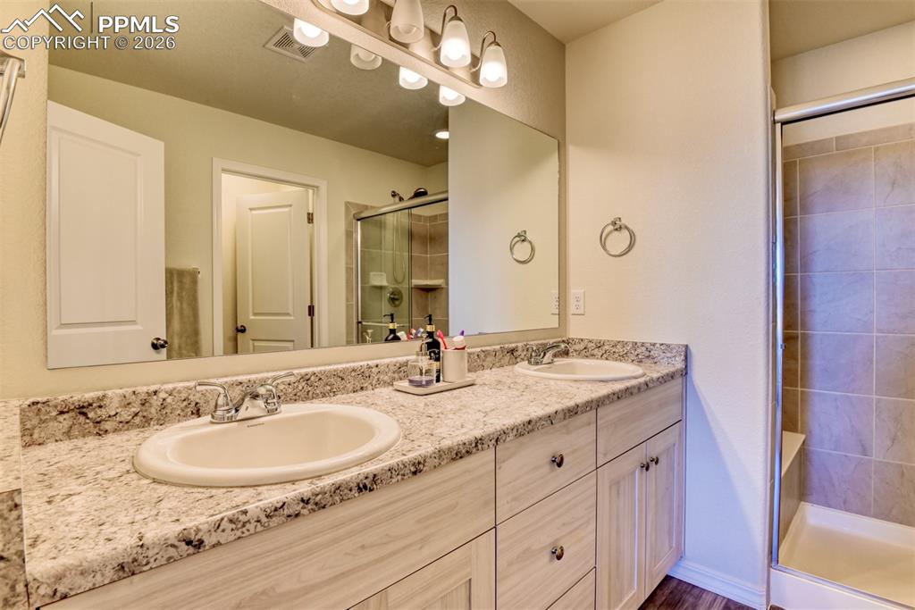 Image 30 of 45: Bathroom