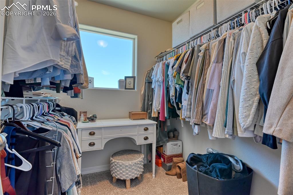 Image 32 of 45: Closet