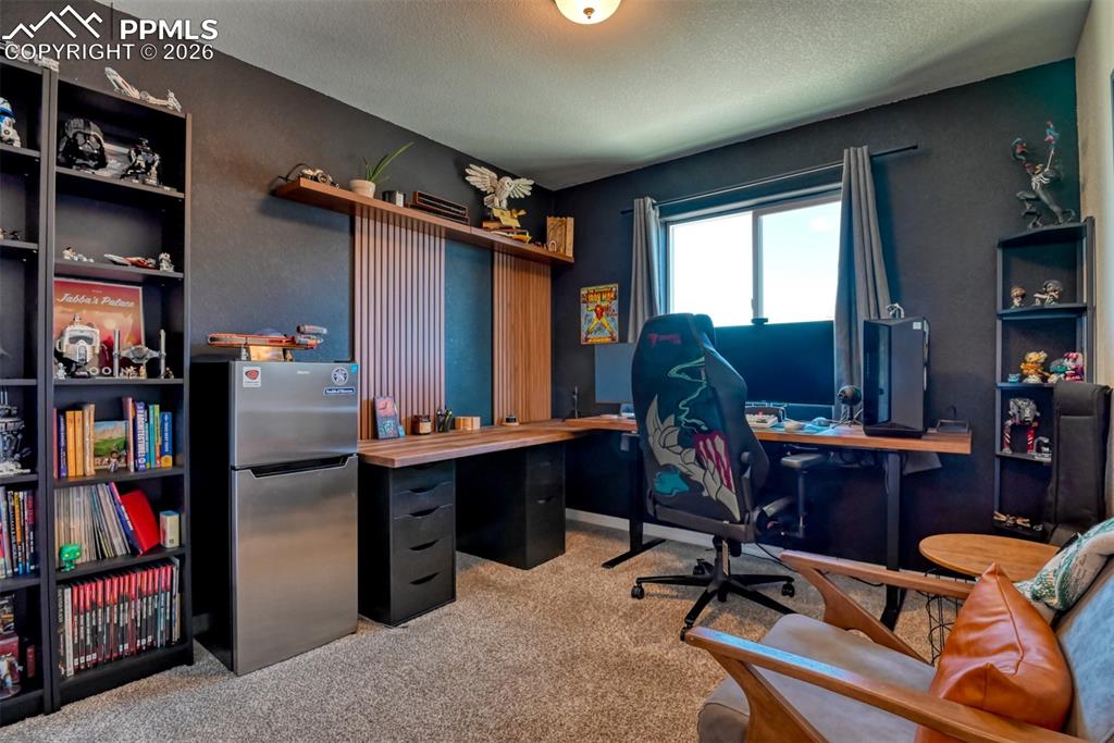 Image 34 of 45: Office