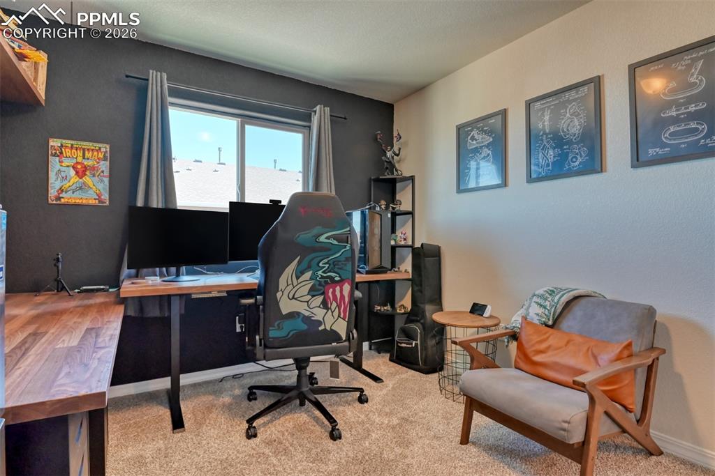 Image 35 of 45: Office