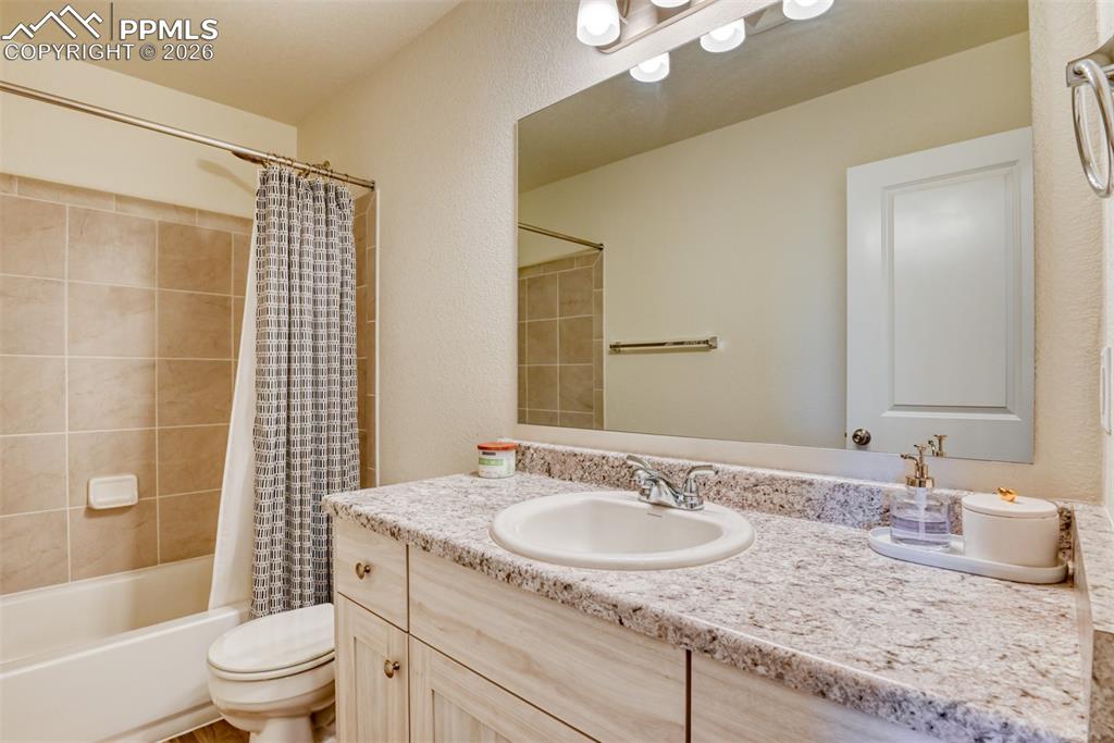 Image 41 of 45: Bathroom