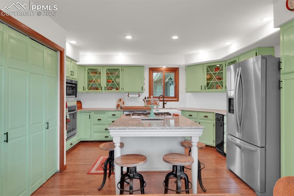 Image 12 of 42: Kitchen island