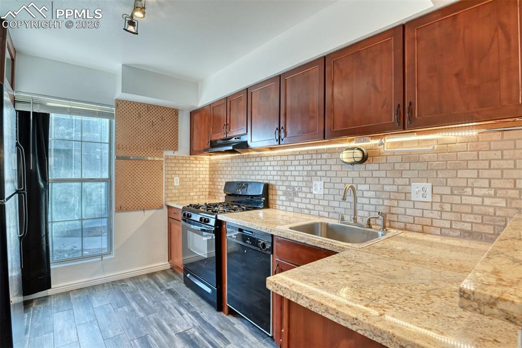 Image 2 of 16: Kitchen