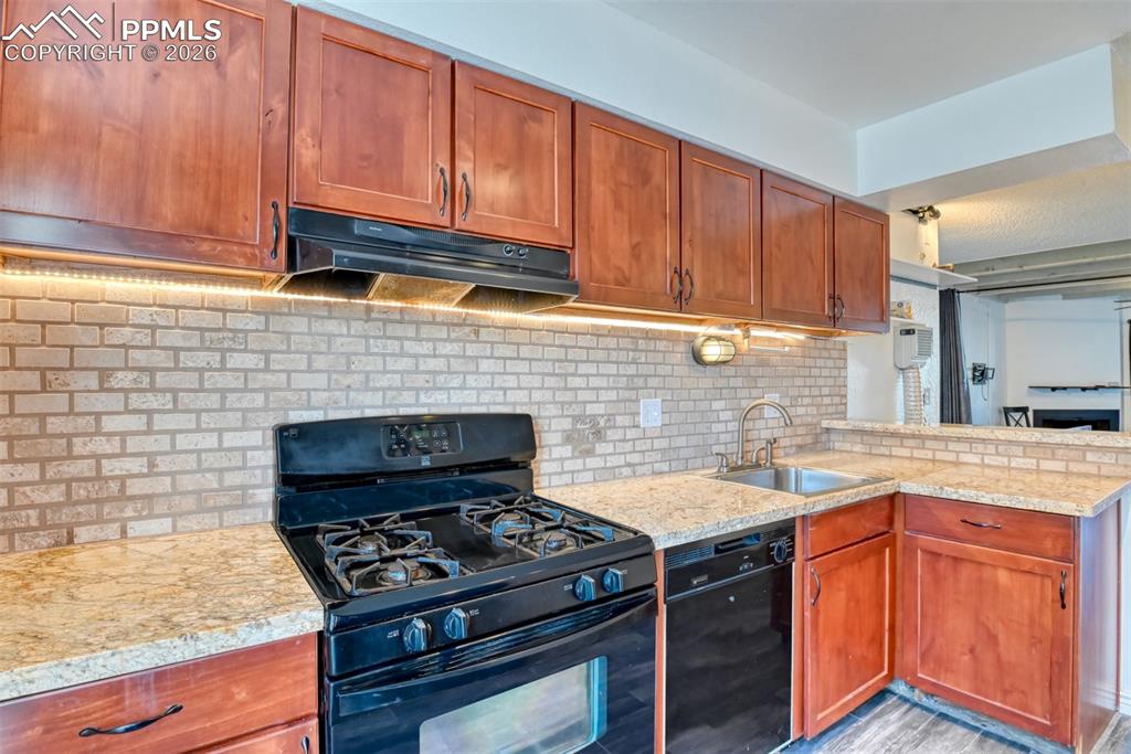 Image 3 of 16: Kitchen