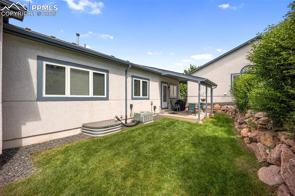 Image 4 of 42: Back of Structure