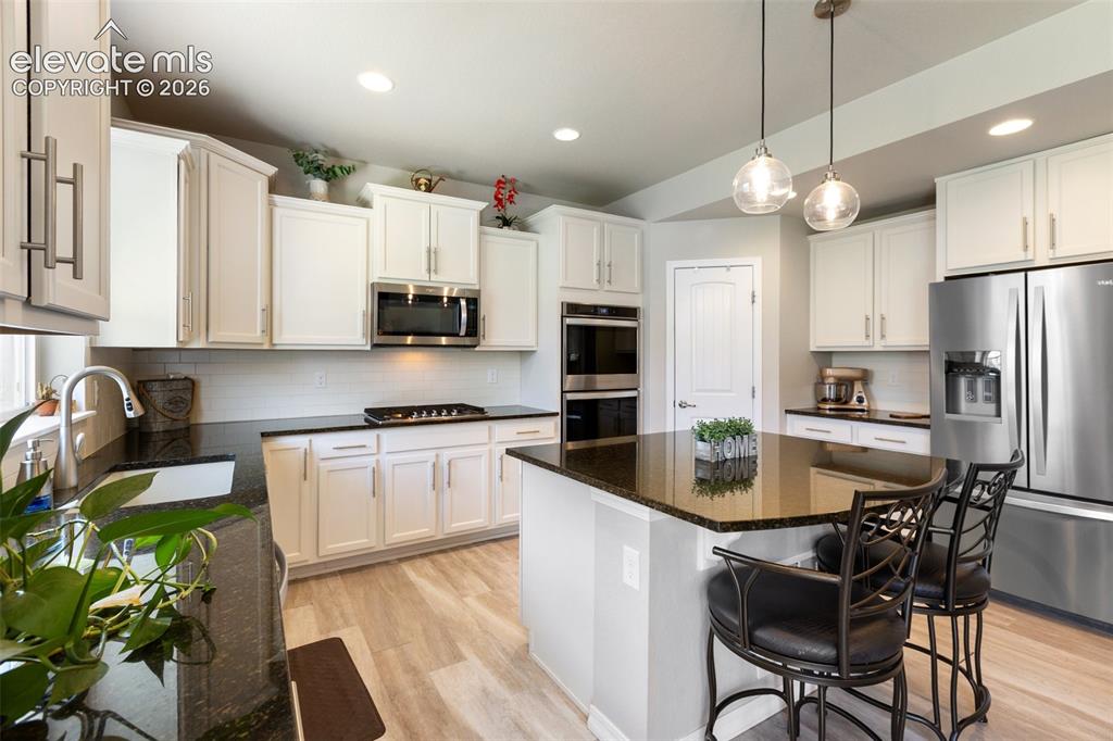 Image 12 of 50: Kitchen