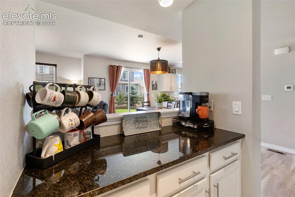 Image 16 of 50: Kitchen