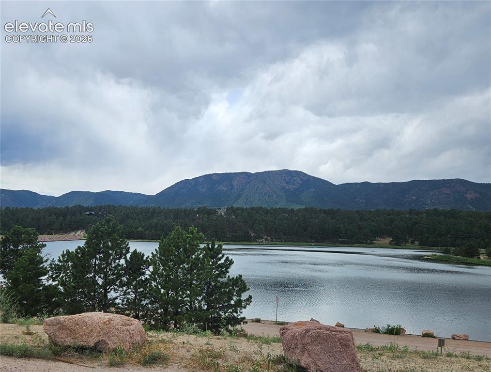 Image 49 of 50: Monument Lake