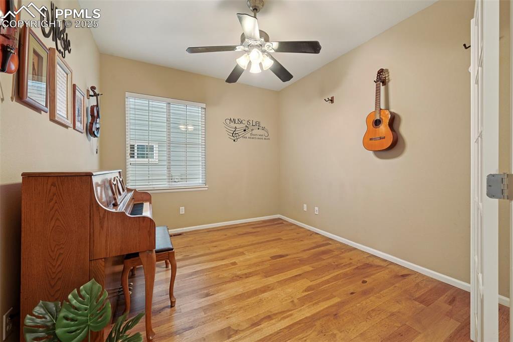 Image 20 of 47: Sitting Room