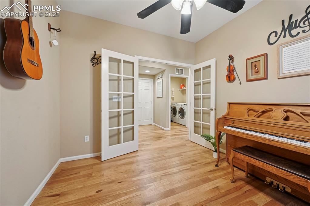 Image 21 of 47: Sitting Room