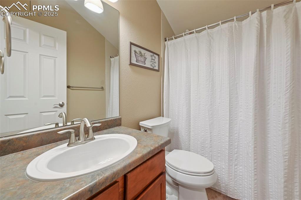 Image 28 of 47: Bathroom