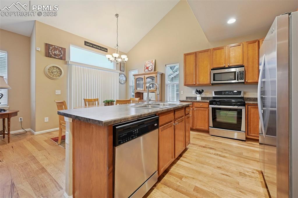 Image 5 of 47: Kitchen