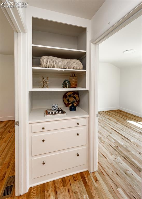 Image 17 of 50: Closet