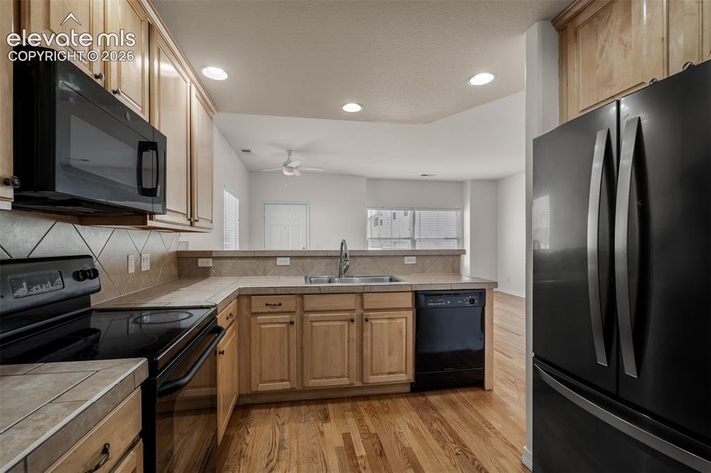 Image 12 of 48: Kitchen