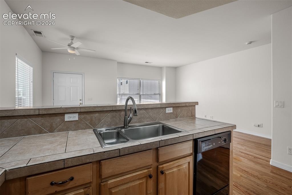 Image 16 of 48: Kitchen