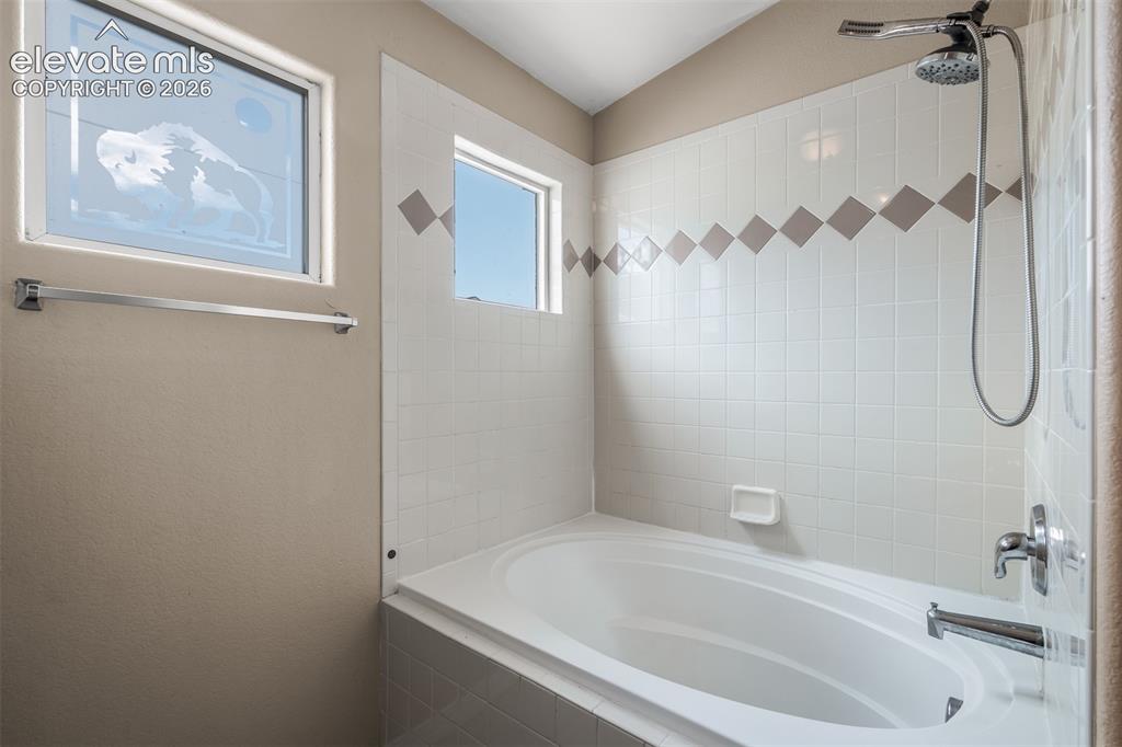 Image 29 of 48: Bathroom