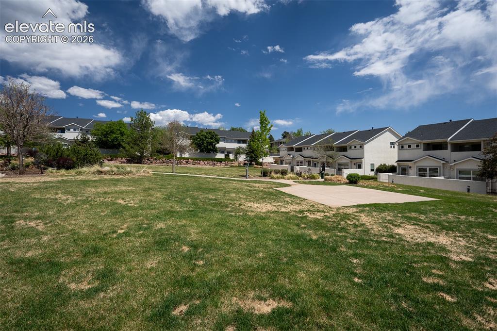 Image 46 of 48: Yard