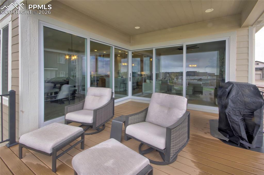 Image 19 of 48: Deck