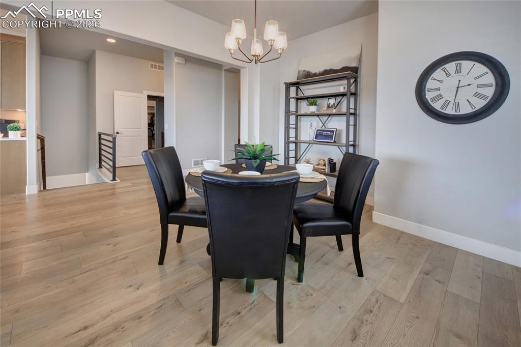 Image 21 of 48: Dining Area