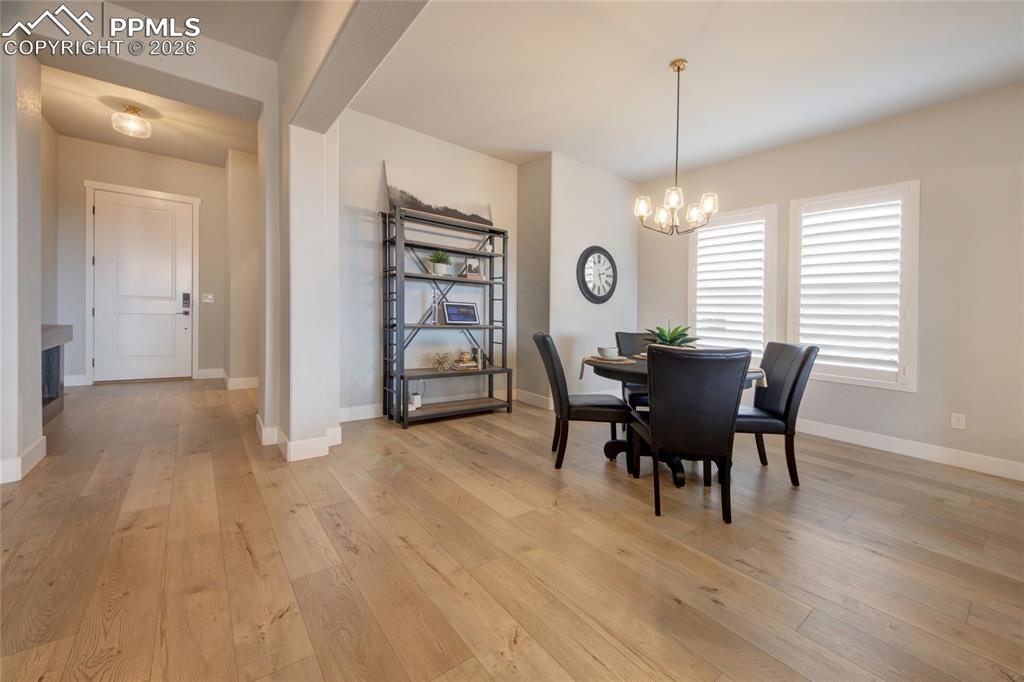 Image 22 of 48: Dining Area