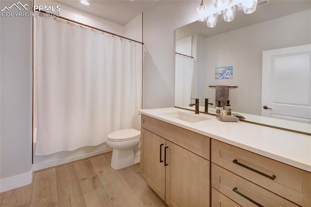 Image 44 of 48: Bathroom