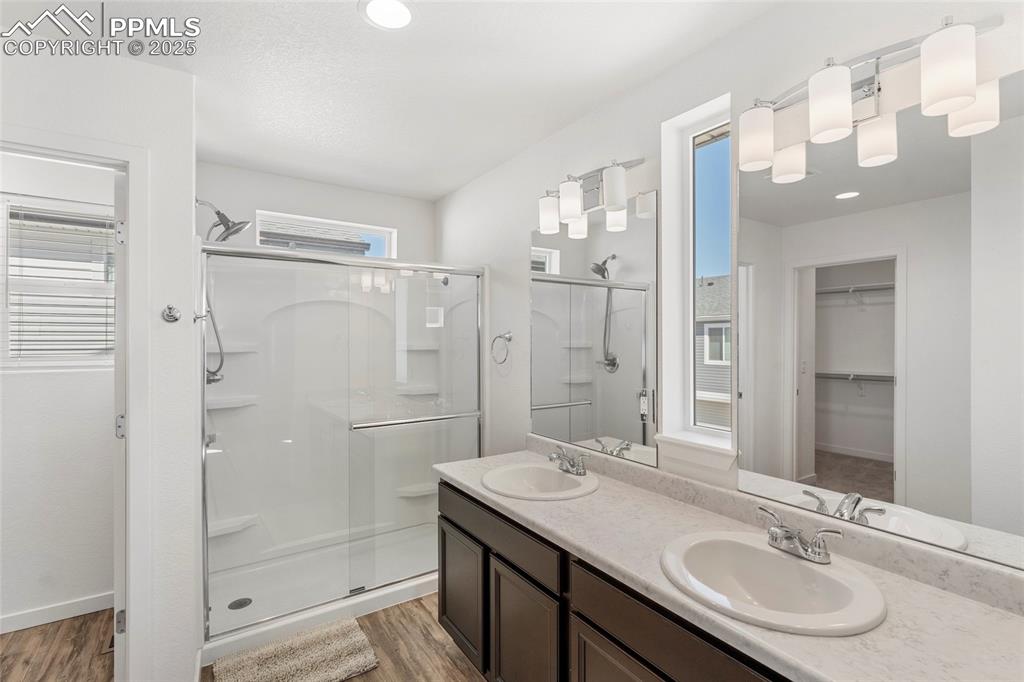 Image 20 of 31: Bathroom