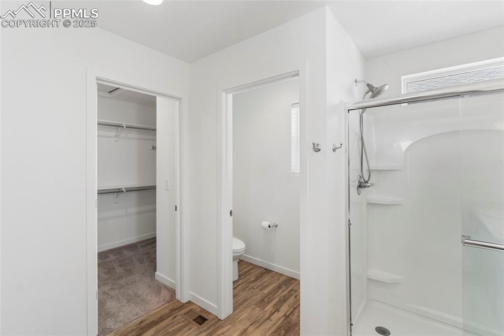 Image 21 of 31: Bathroom