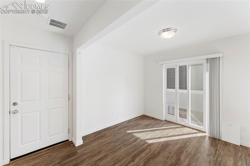 Image 24 of 31: Entry