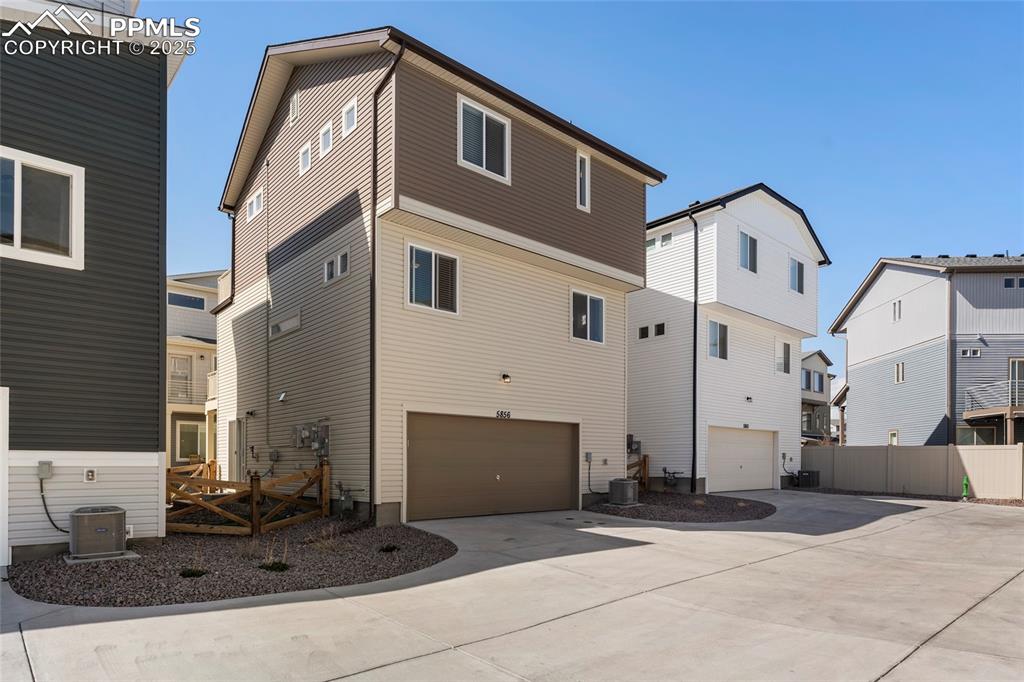 Image 28 of 31: Back of Structure