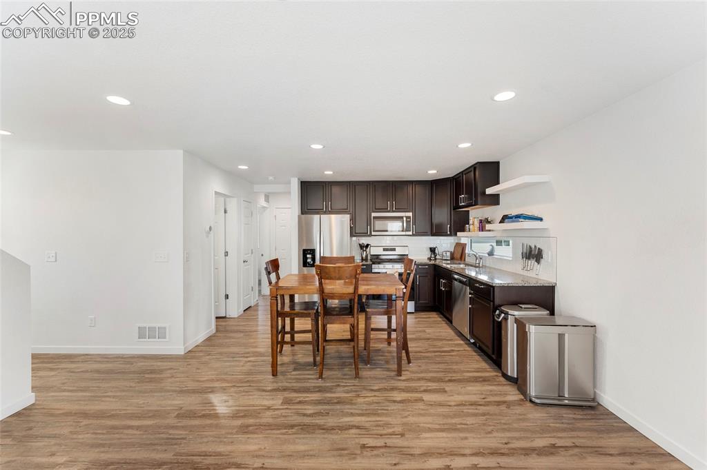 Image 3 of 31: Dining Area